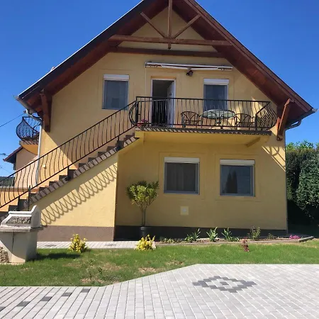 Laura-haus * Vonyarcvashegy