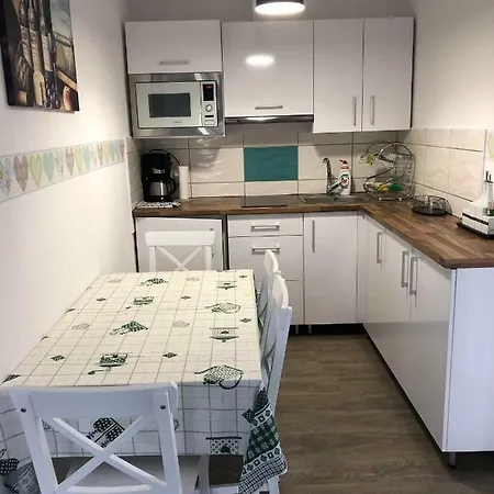 Laura-haus *